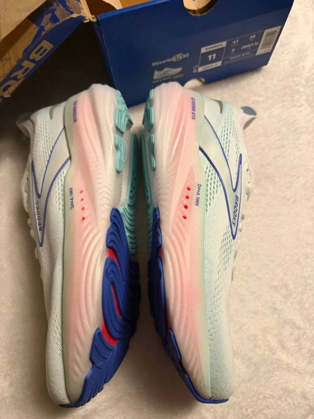 Brooks Glycerin GTS 22 new
 Womens Running Shoes white limpet shell amparo blue - Picture 4 of 5